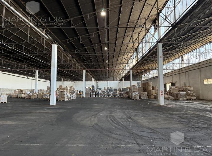 Bodega-Galpón · 3000m² · 3 Ambientes · 4 Cocheras