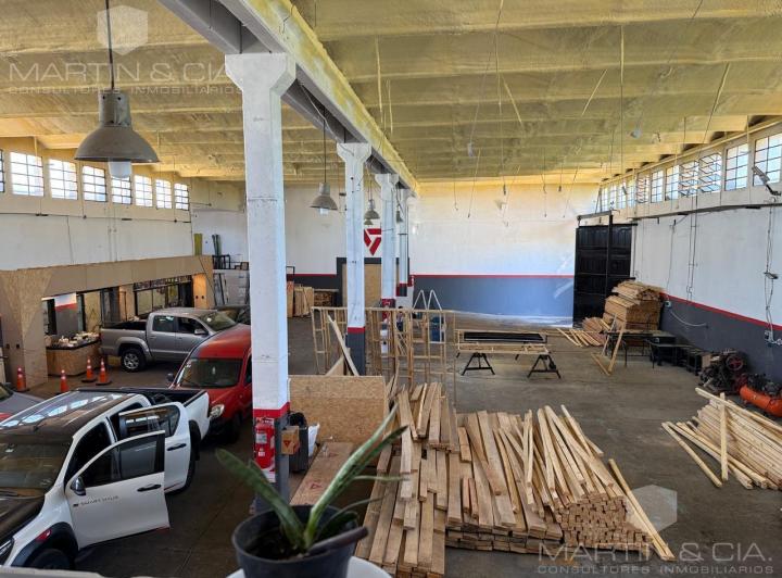 Bodega-Galpón · 1000m² · 3 Ambientes