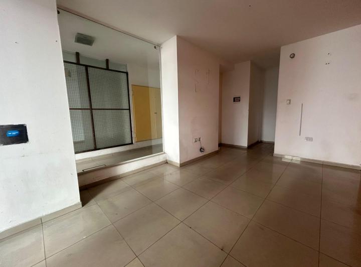 Local comercial · 1m²