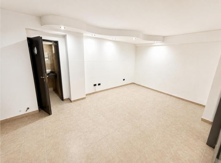 Local comercial · 80m² · 3 Ambientes · 1 Cochera