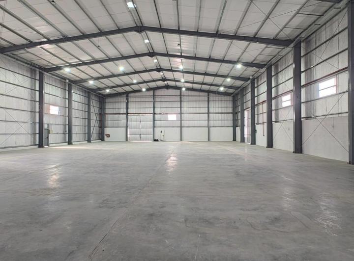 Local comercial · 990m² · 3 Ambientes · 8 Cocheras