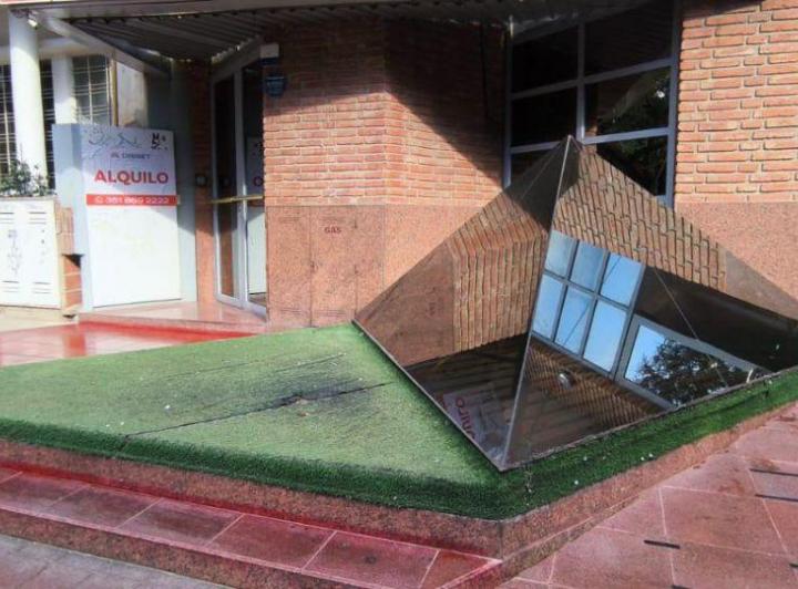 Local comercial · 383m²