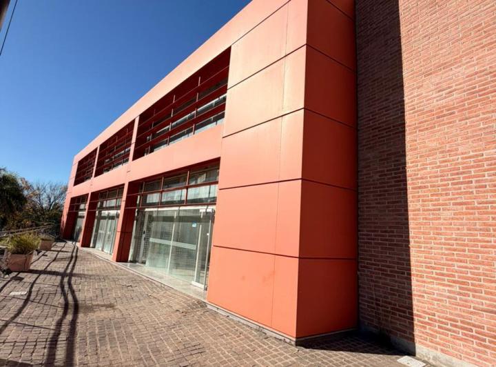 Edificio · 1500m² · 9 Ambientes