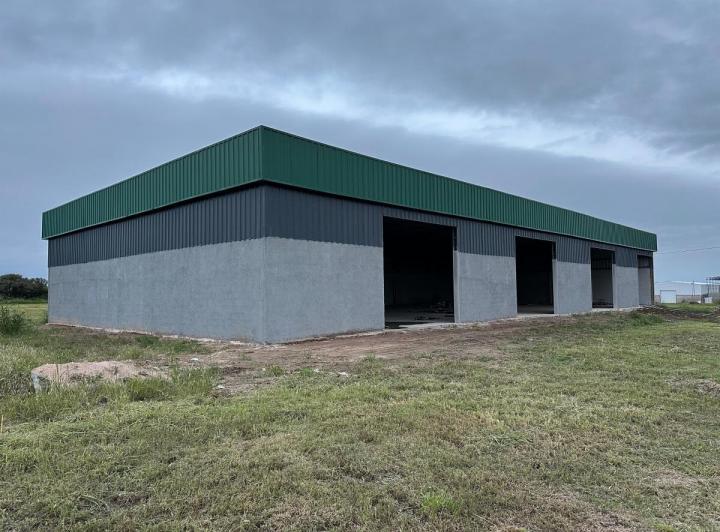 Bodega-Galpón · 400m² · 1 Ambiente · 1 Cochera