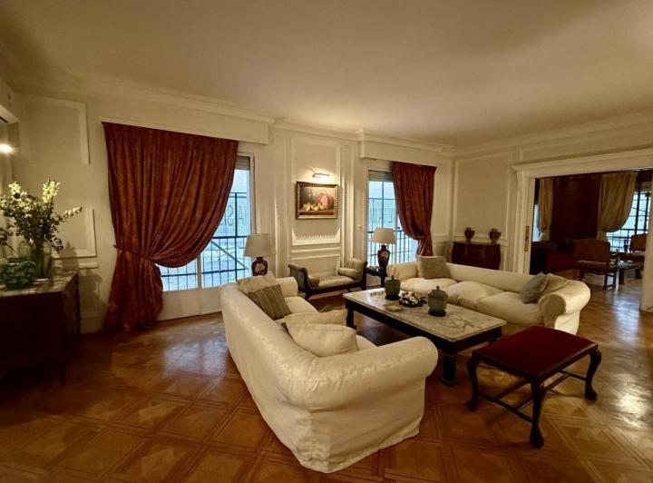 Departamento · 250m² · 6 Ambientes · 1 Cochera