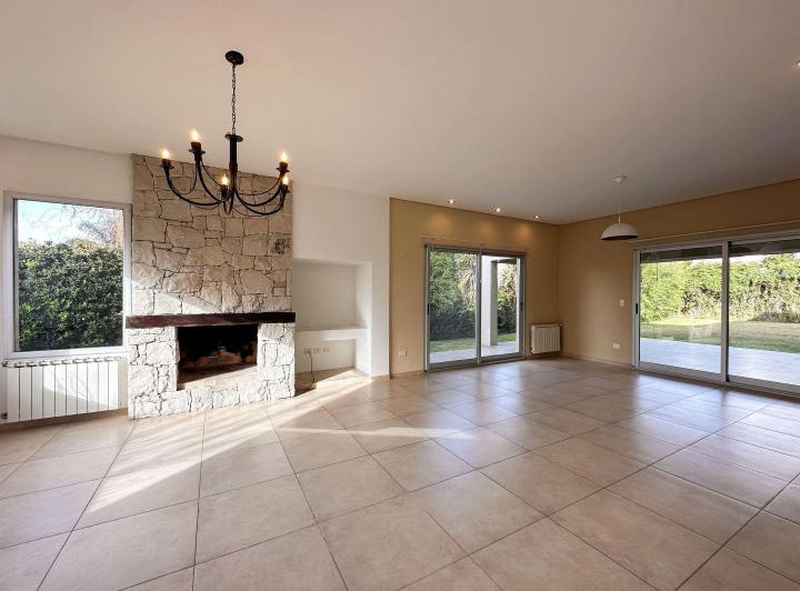 Casa · 260m² · 5 Ambientes · 1 Cochera