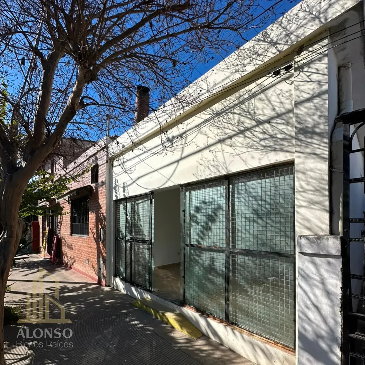 🏢 Local Comercial con Depósito en Alquiler – B° Colón 📍 Asturias 1878