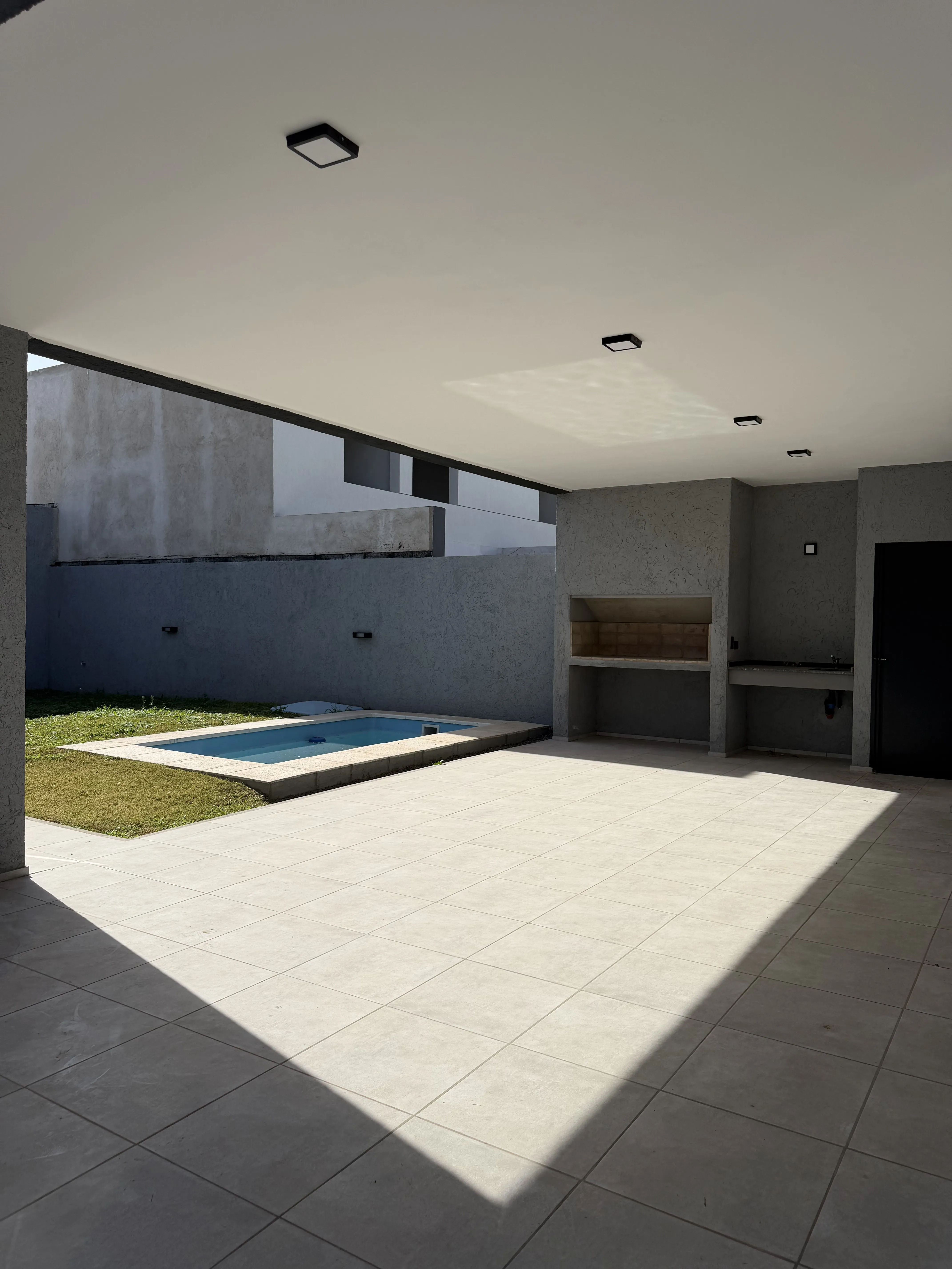 CASA EN VENTA A ESTRENAR | MANSOS DEL SUR | USD 350.000