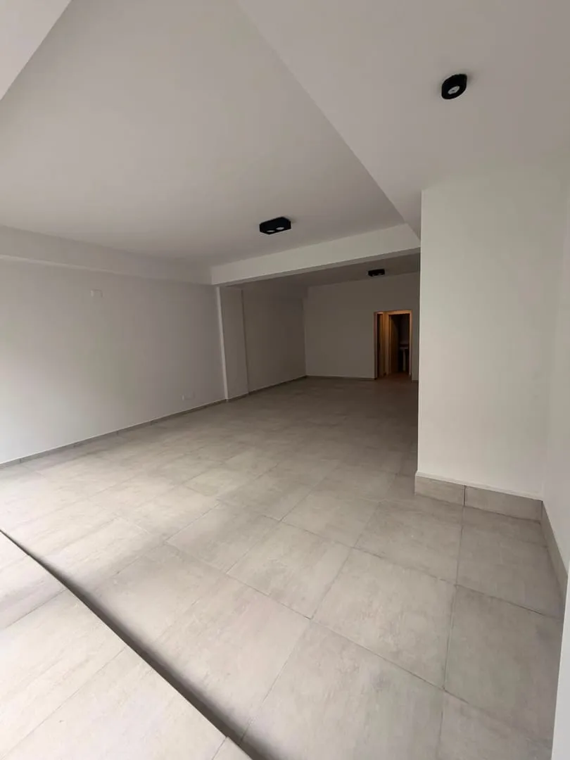 VENTA LOCAL COMERCIAL A ESTRENAR - 75 M² - CASEROS 881