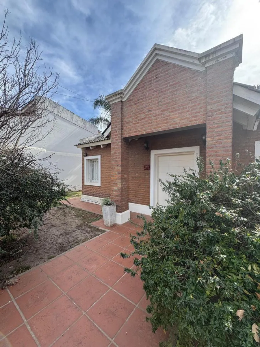 VENDO CASA 2 DORM BARRIO CERRO CHICO