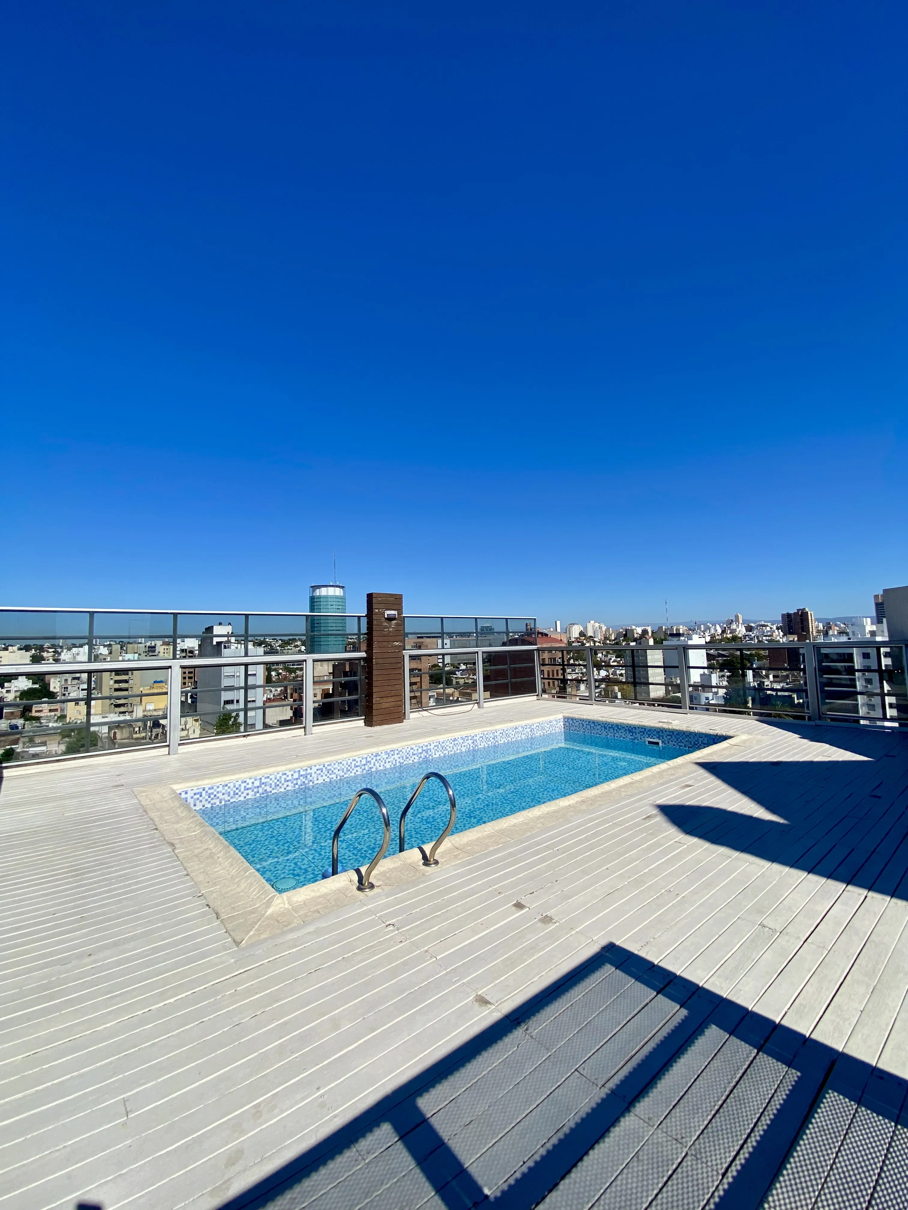 Alquilo Bº Alberdi - Expensas Bajas. 1dor. Piscina/ cochera opcional