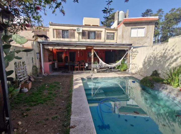 Casa · 190m² · 4 Ambientes · 3 Cocheras