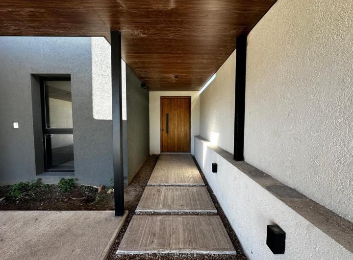 Casa · 135m² · 3 Dormitorios · 2 Cocheras