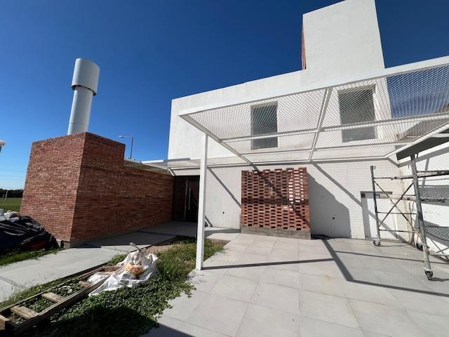 Casa · 170m² · 5 Ambientes · 2 Cocheras