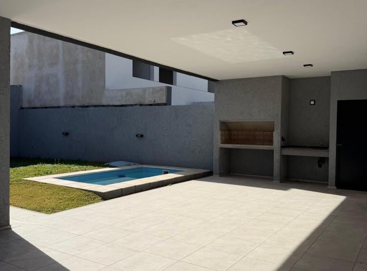 Casa · 187m² · 3 Ambientes · 2 Cocheras
