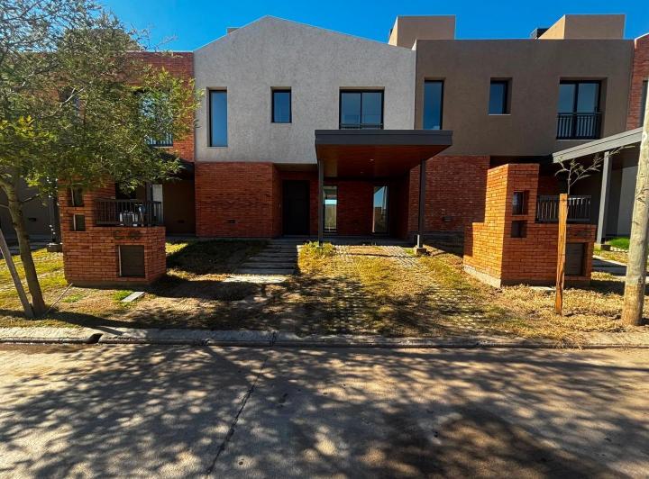 Casa · 100m² · 4 Ambientes · 1 Cochera