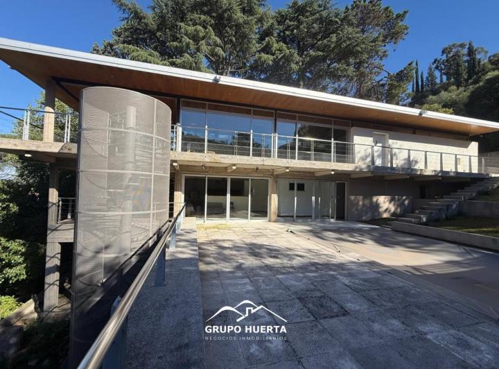 Casa · 280m² · 10 Ambientes · 2 Cocheras
