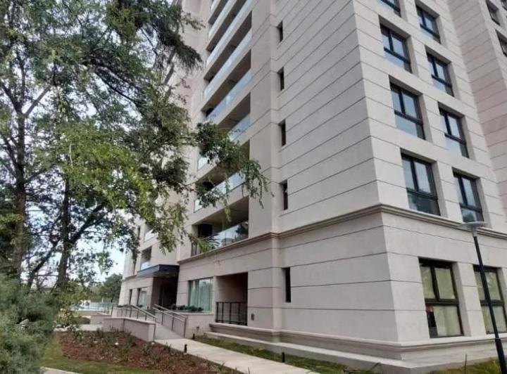 Departamento · 82m² · 5 Ambientes · 1 Cochera