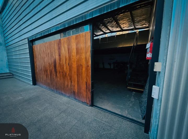 Local comercial · 300m²