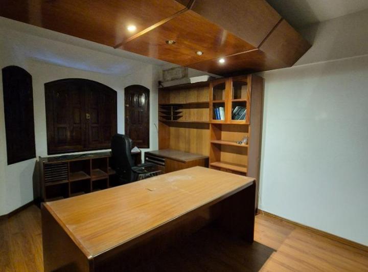 Oficina comercial · 232m² · 7 Ambientes · 4 Cocheras
