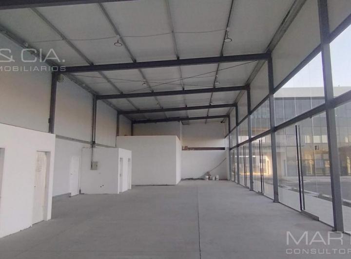 Local comercial · 50m² · 1 Ambiente · 30 Cocheras
