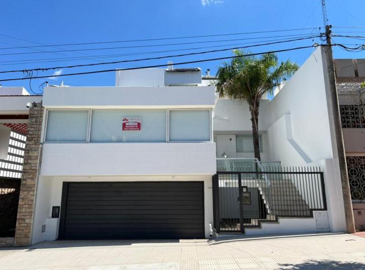 Local comercial · 308m² · 6 Ambientes · 1 Cochera