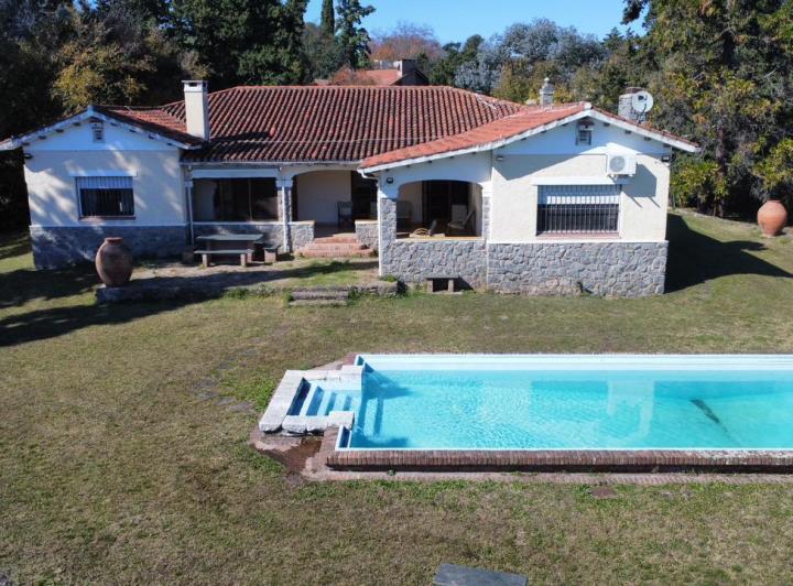 Casa · 500m² · 10 Ambientes · 4 Cocheras