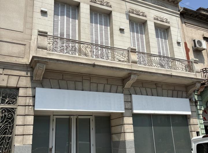 Local comercial · 606m²