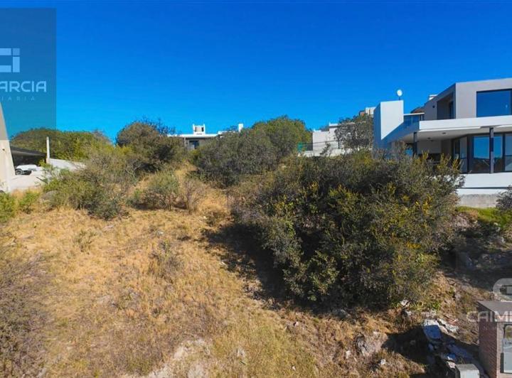Terreno · 784m²