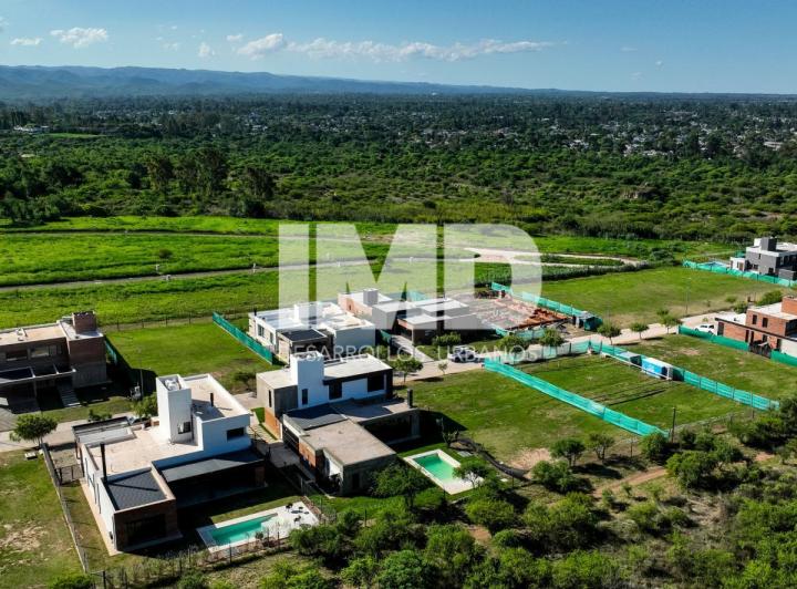 Terreno · 830m² · 1 Ambiente