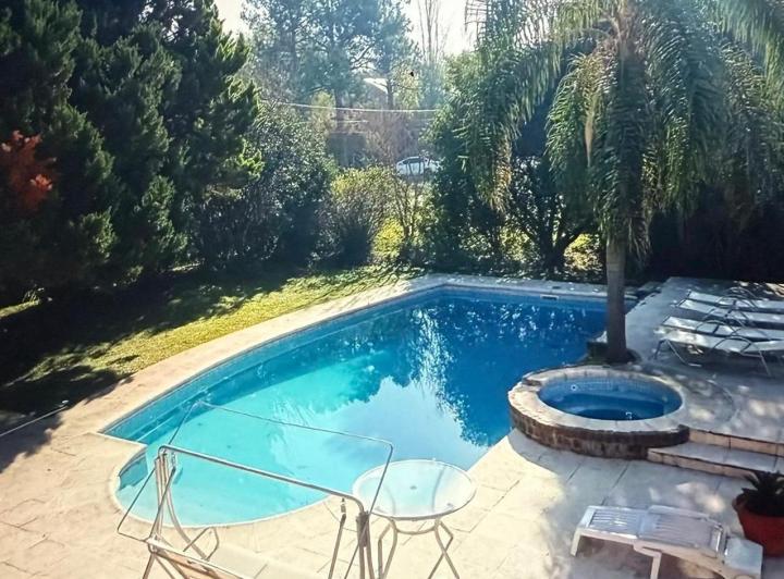 Casa · 230m² · 7 Ambientes · 2 Cocheras