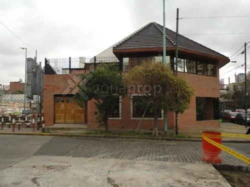 Casa · 350m² · 5 Ambientes · 1 Cochera