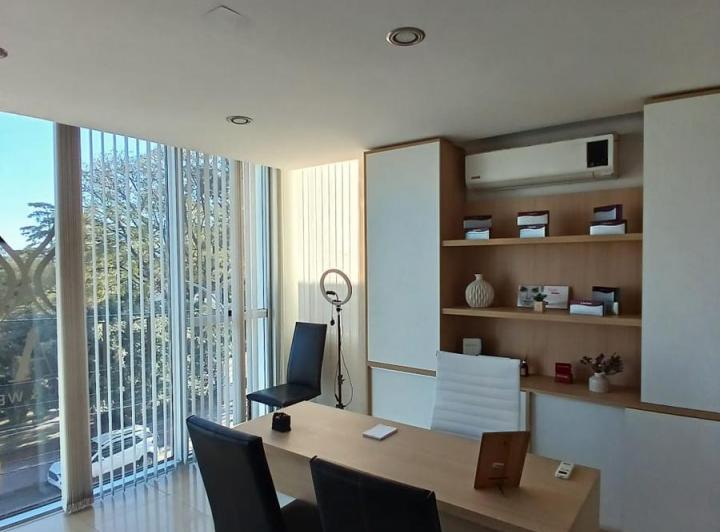 Oficina comercial · 100m² · 5 Ambientes · 1 Cochera