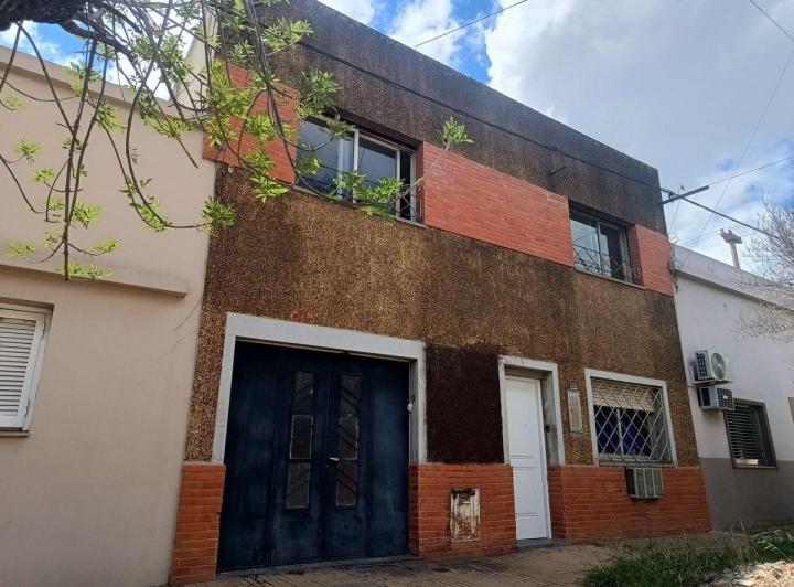 Casa · 221m² · 5 Ambientes · 1 Cochera