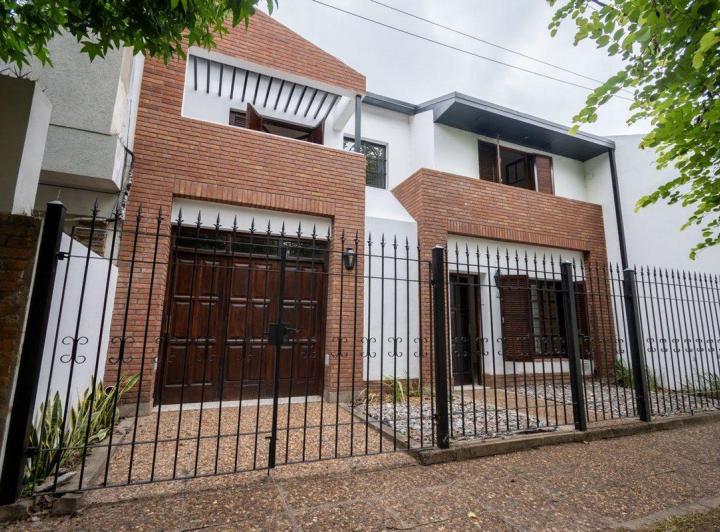 Casa · 151m² · 6 Ambientes · 1 Cochera