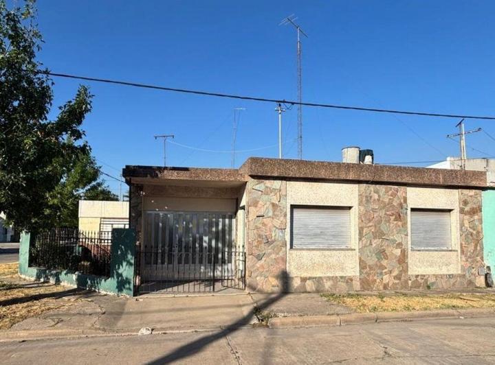 Casa · 84m² · 5 Ambientes · 1 Cochera