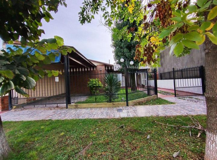 Casa · 129m² · 4 Ambientes · 2 Cocheras