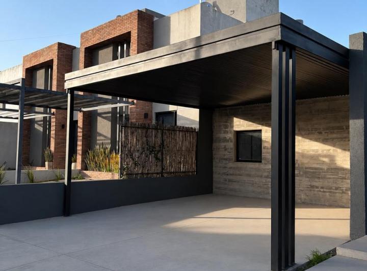 Casa · 135m² · 3 Ambientes · 2 Cocheras