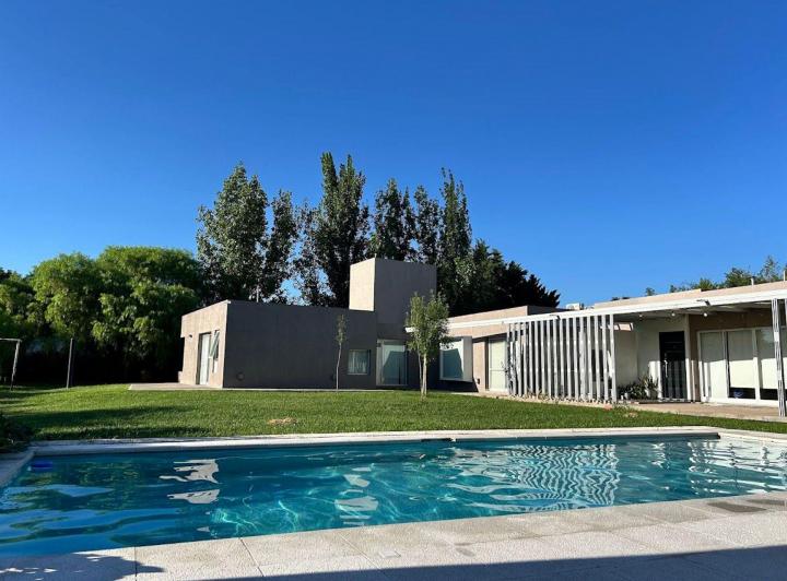 Casa · 291m² · 4 Ambientes · 4 Cocheras
