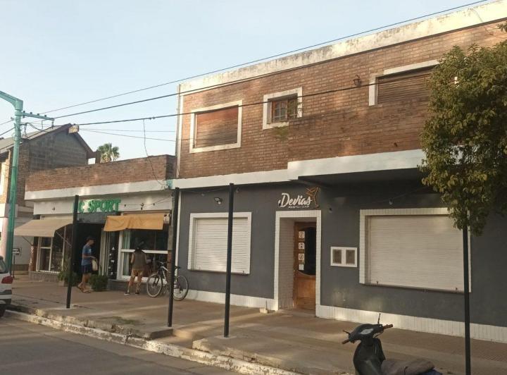 Casa · 400m² · 8 Ambientes · 2 Cocheras
