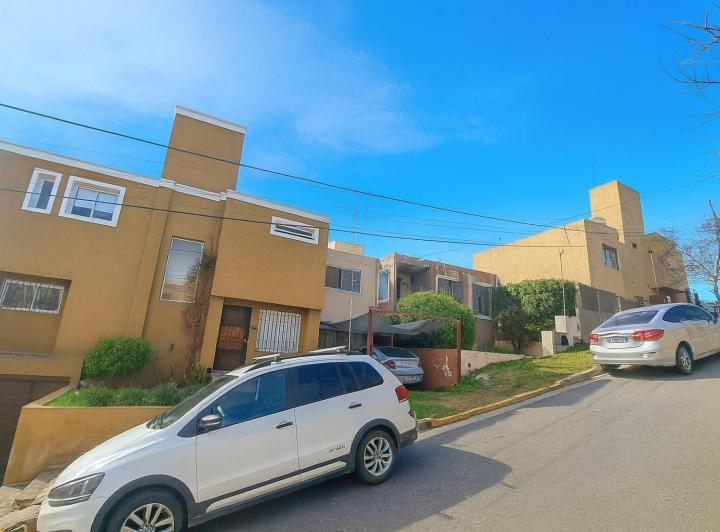 Casa · 220m² · 5 Ambientes