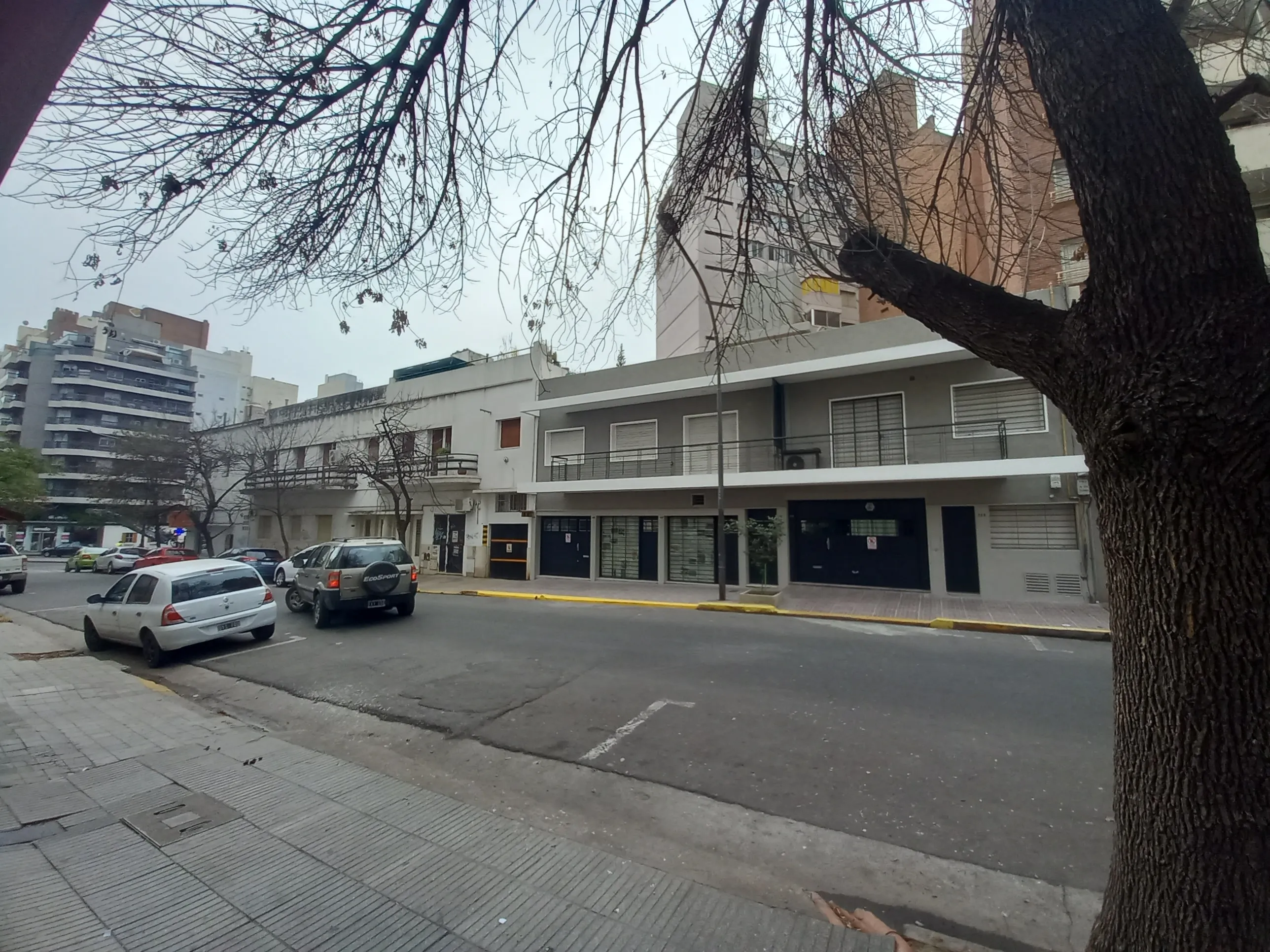 Local 40m2 en la manzana del McDonald's de Plaza España. Sin expensas.