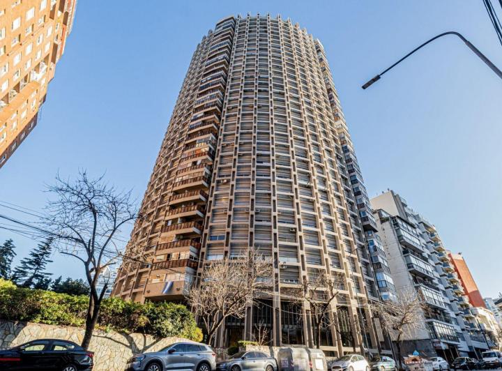 Departamento · 139m² · 6 Ambientes · 1 Cochera