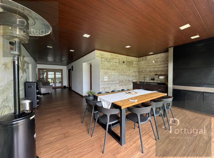 Casa · 362m² · 10 Ambientes · 2 Cocheras