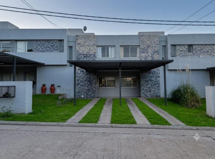 Casa · 119m² · 2 Ambientes · 2 Cocheras