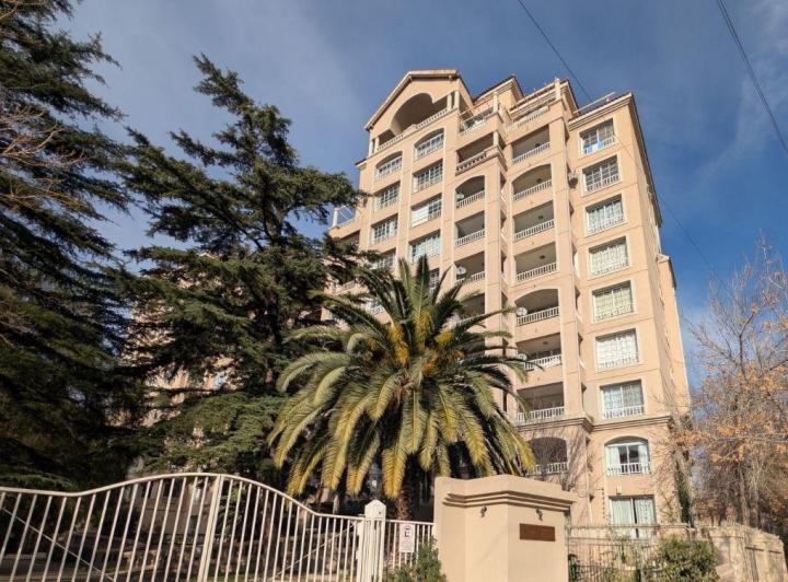 Departamento · 80m² · 6 Ambientes · 2 Cocheras