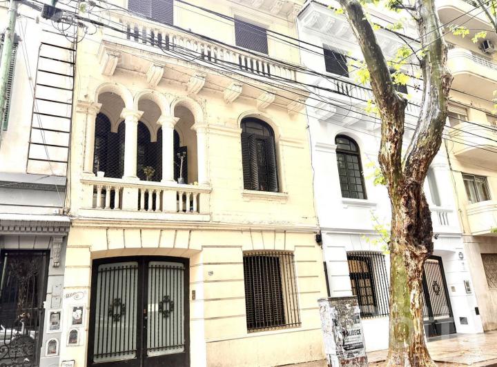 Casa · 315m² · 6 Ambientes · 2 Cocheras