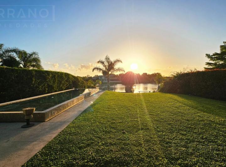 Casa · 440m² · 6 Ambientes · 1 Cochera
