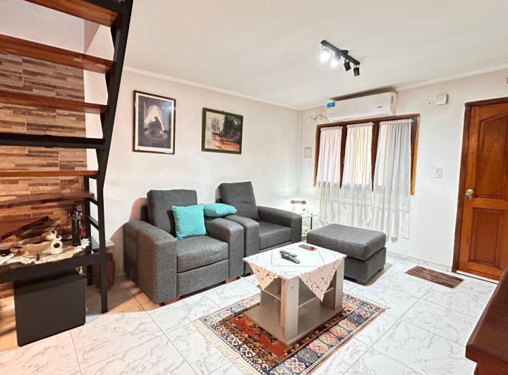 Casa · 100m² · 4 Ambientes · 2 Cocheras