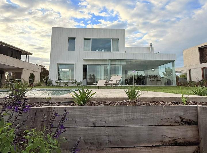 Casa · 219m² · 5 Ambientes · 1 Cochera